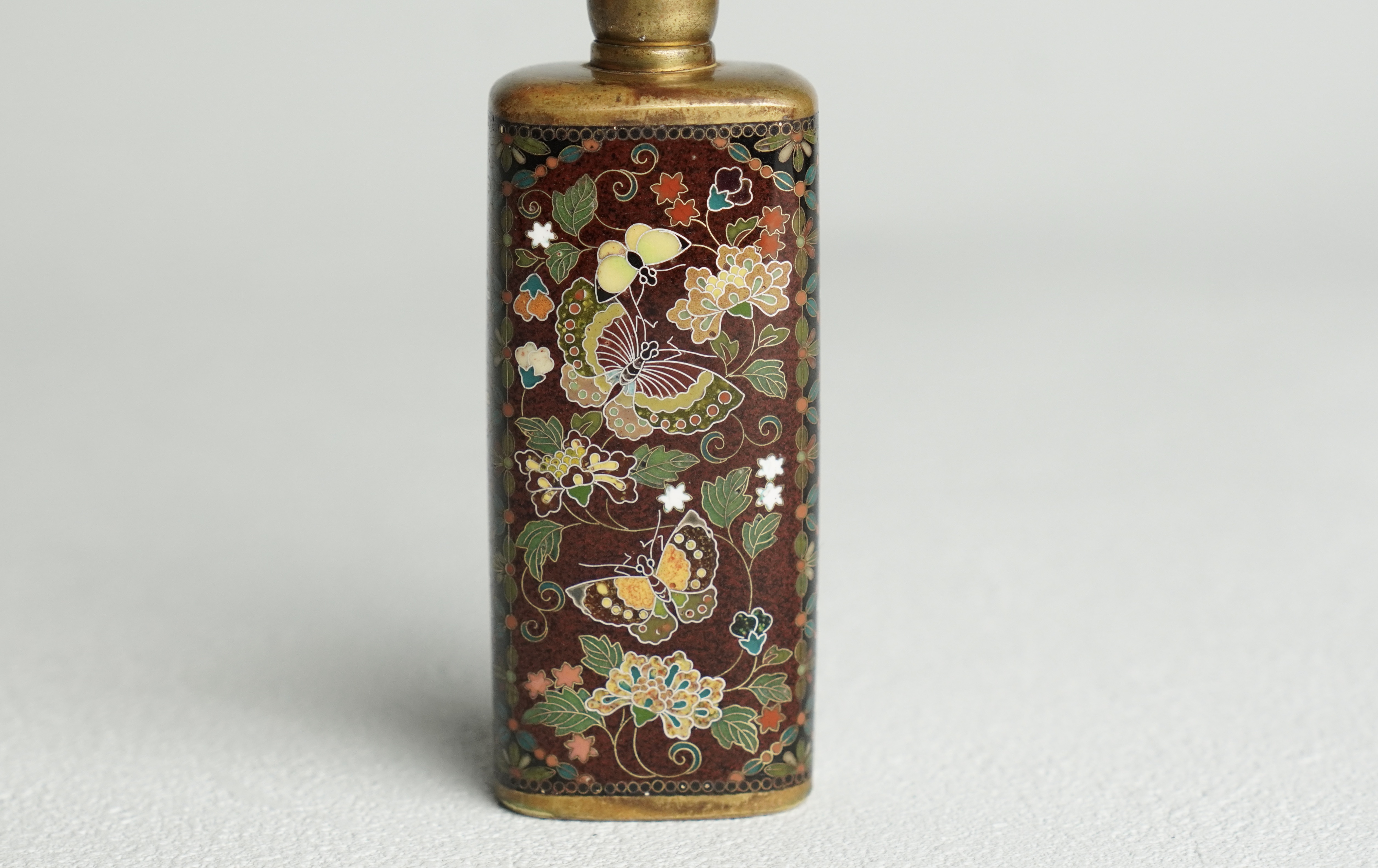 花蝶図 香水瓶